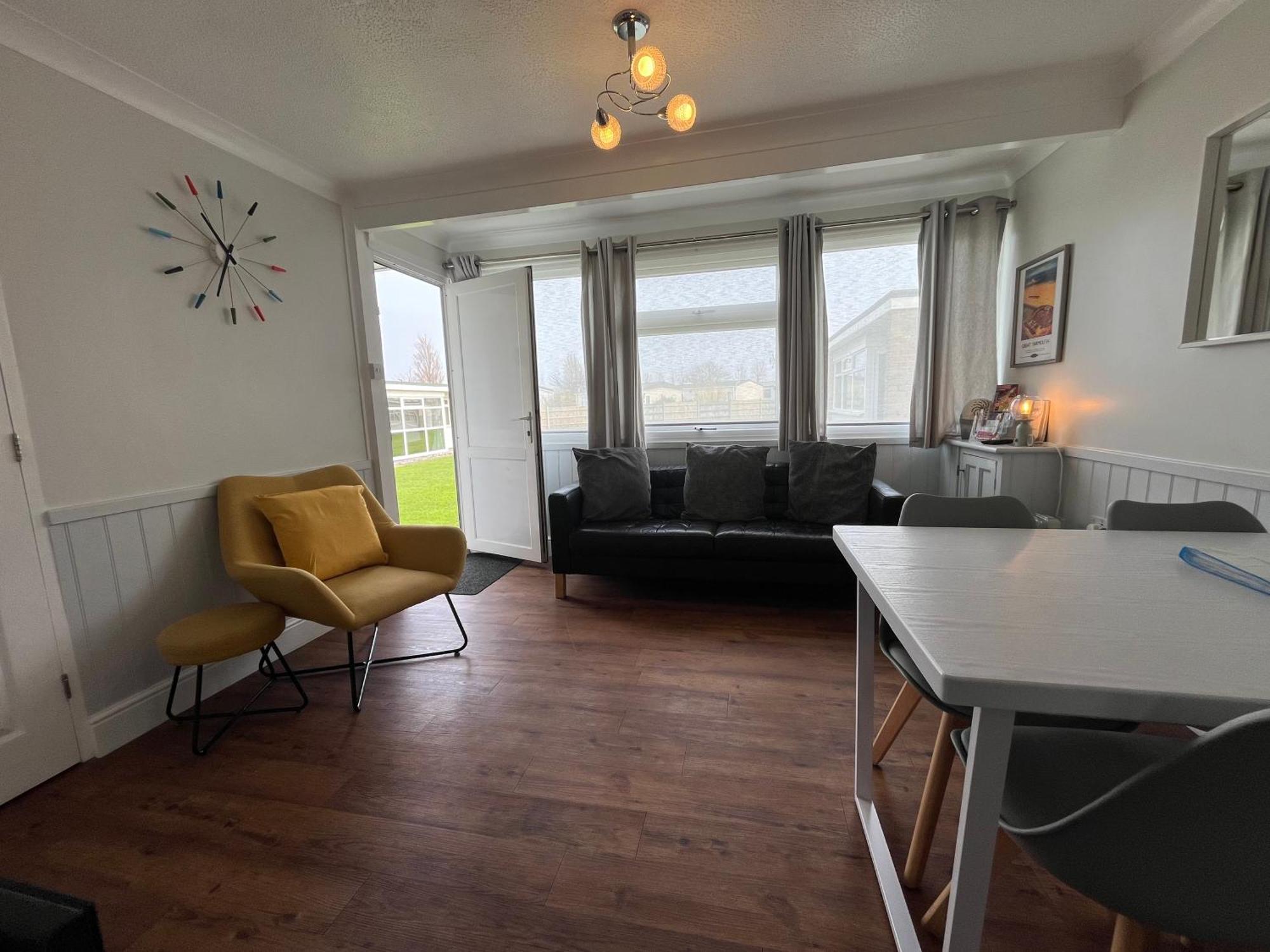 Beachcomber, Sunbeach, Scratby - Two Bed Chalet, Sleeps 4, Free Wi-Fi, Free Club Passes, Free Swimming And Pet Friendly Exterior foto